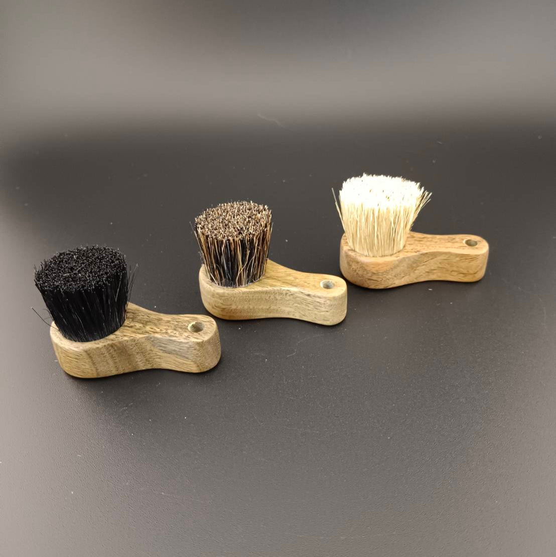 #1035 Small Green Sandalwood Brush Set – White, Black & Wild Boar Bristles (3-Piece Set)