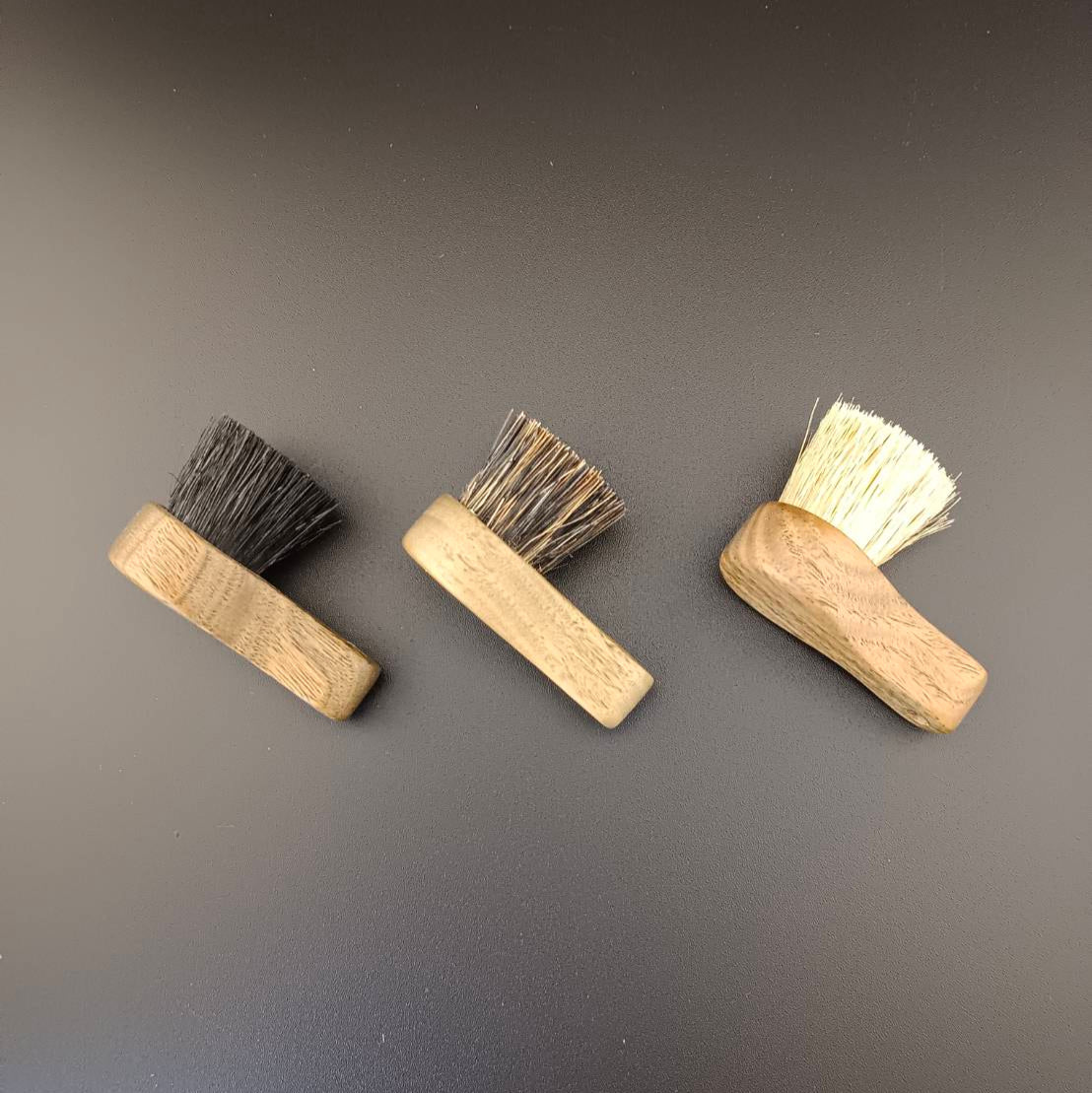 #1035 Small Green Sandalwood Brush Set – White, Black & Wild Boar Bristles (3-Piece Set)