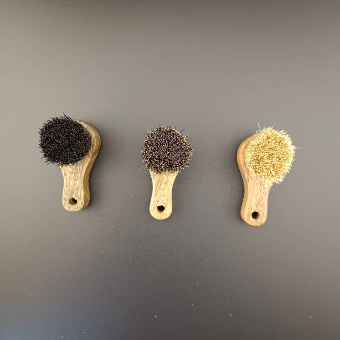#1035 Small Green Sandalwood Brush Set – White, Black & Wild Boar Bristles (3-Piece Set)