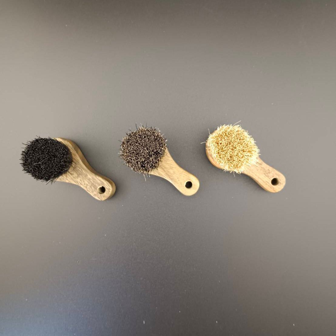 #1035 Small Green Sandalwood Brush Set – White, Black & Wild Boar Bristles (3-Piece Set)