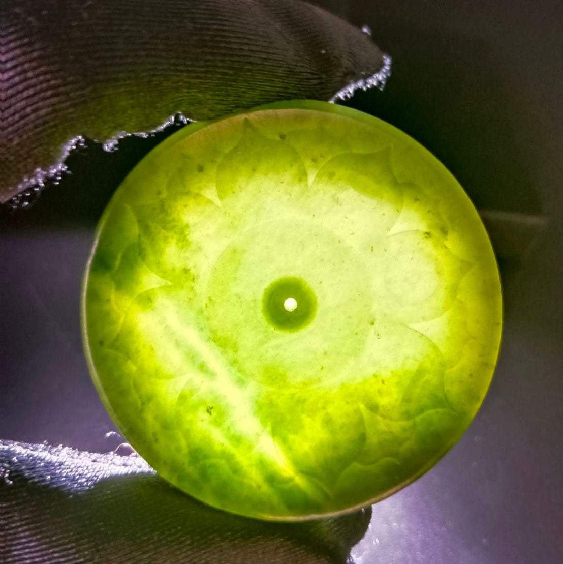 #1059 Natural Green Hetian Nephrite, Eight Auspicious Symbols Incense Holder