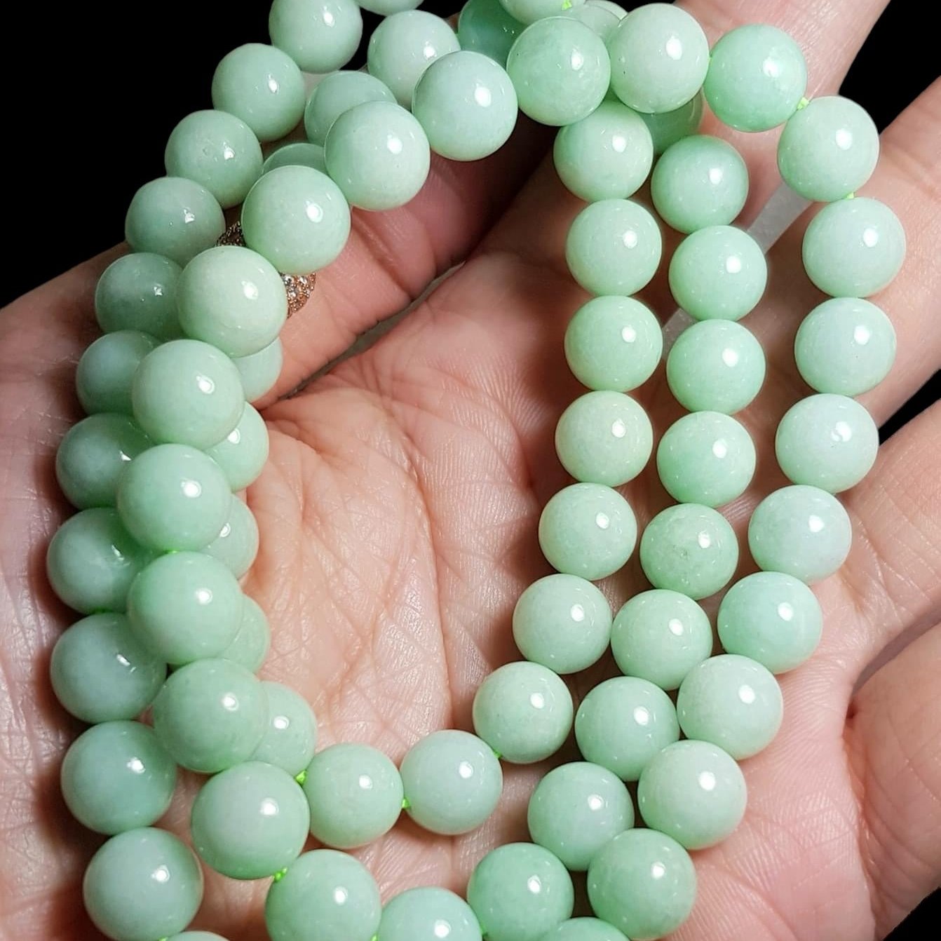 #685 Beautiful and Elegant Apple Green Burma Jadeite Jade Bead Necklace, 9.9 mm