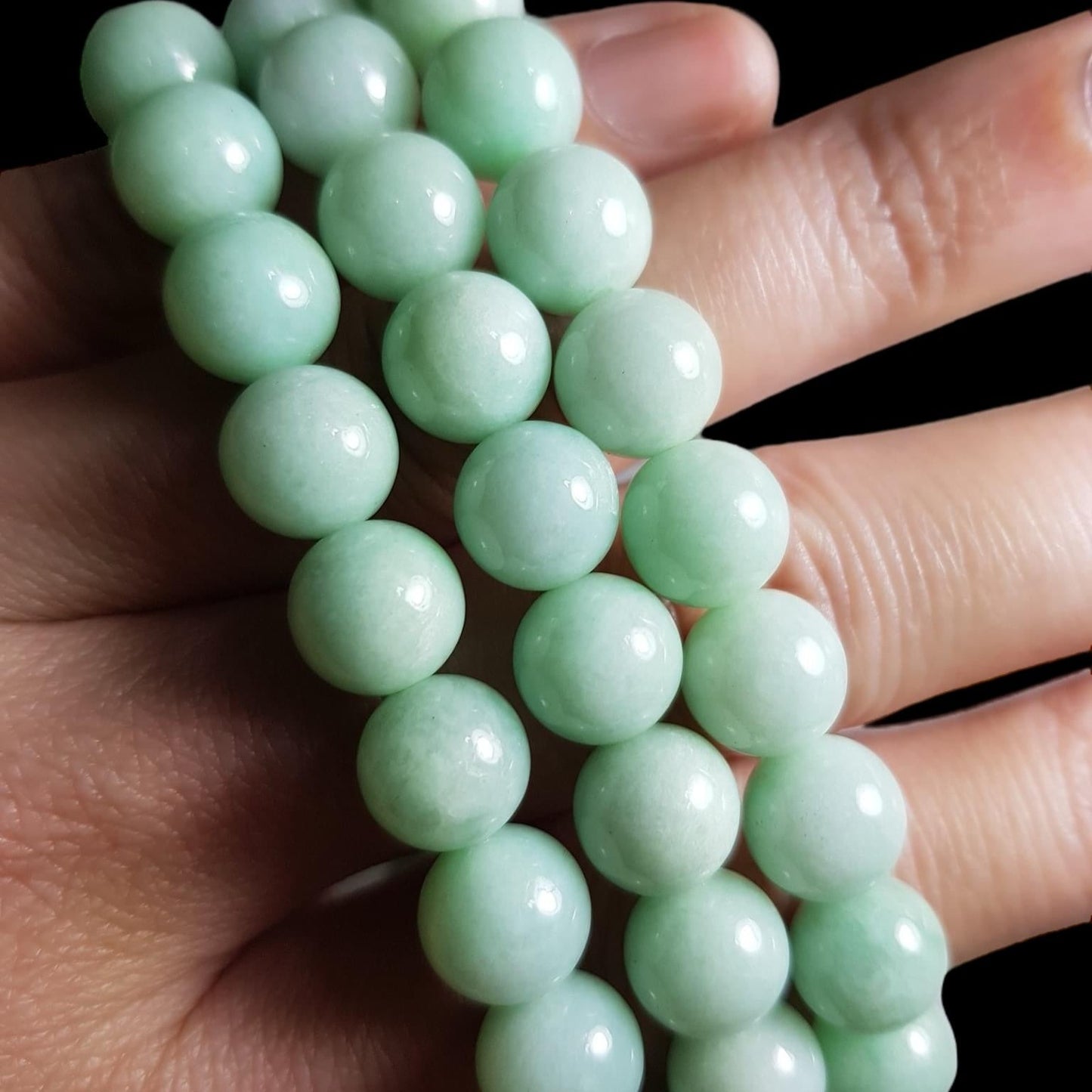 #685 Beautiful and Elegant Apple Green Burma Jadeite Jade Bead Necklace, 9.9 mm