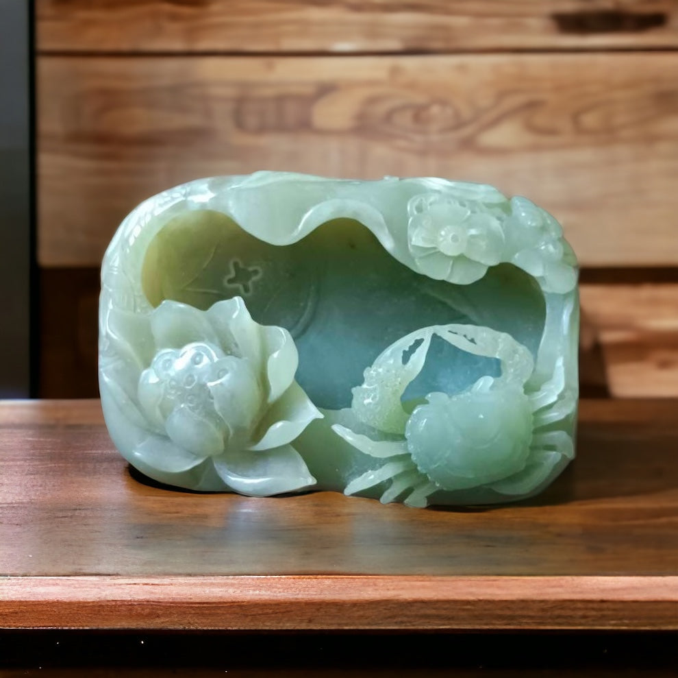 #650 AGL Certified Natural Green Nephrite Jade, Crab Brush Washer/Display