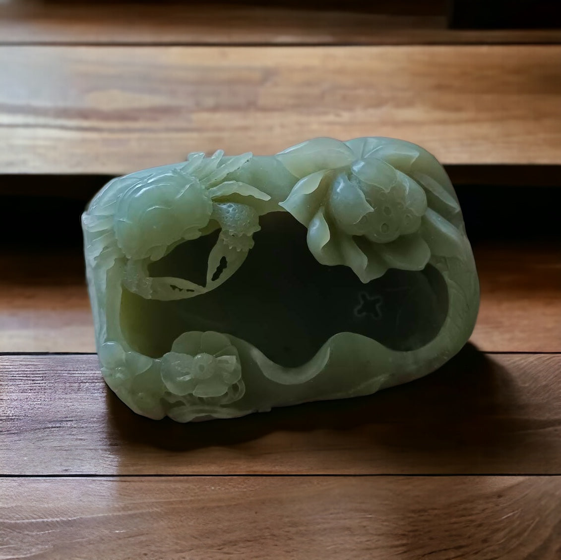 #650 AGL Certified Natural Green Nephrite Jade, Crab Brush Washer/Display