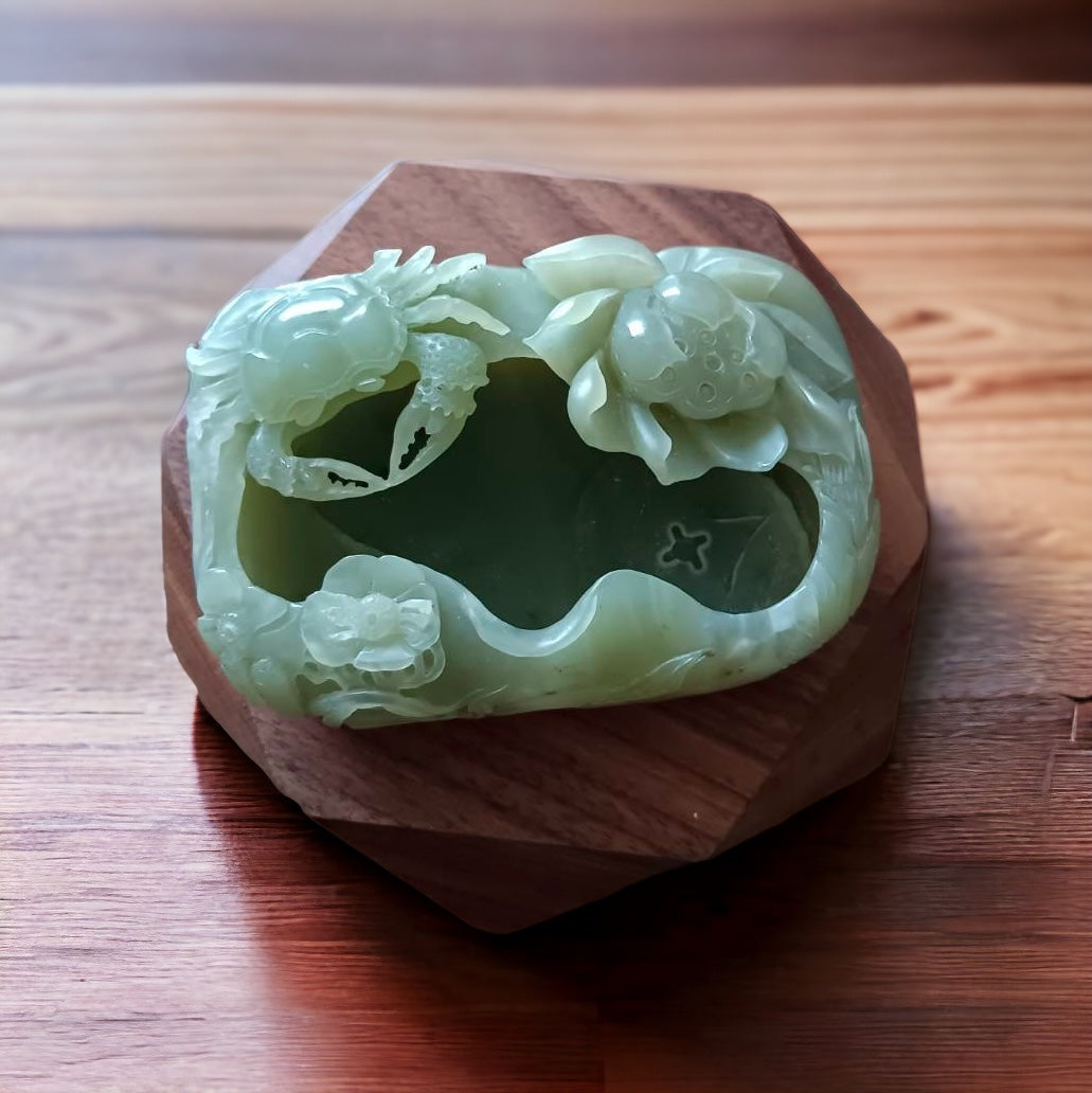 #650 AGL Certified Natural Green Nephrite Jade, Crab Brush Washer/Display