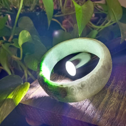 [Little Jade Pavilion] #1104 Green &amp; White Burmese Jadeite Carved Peace Bangle Bracelet