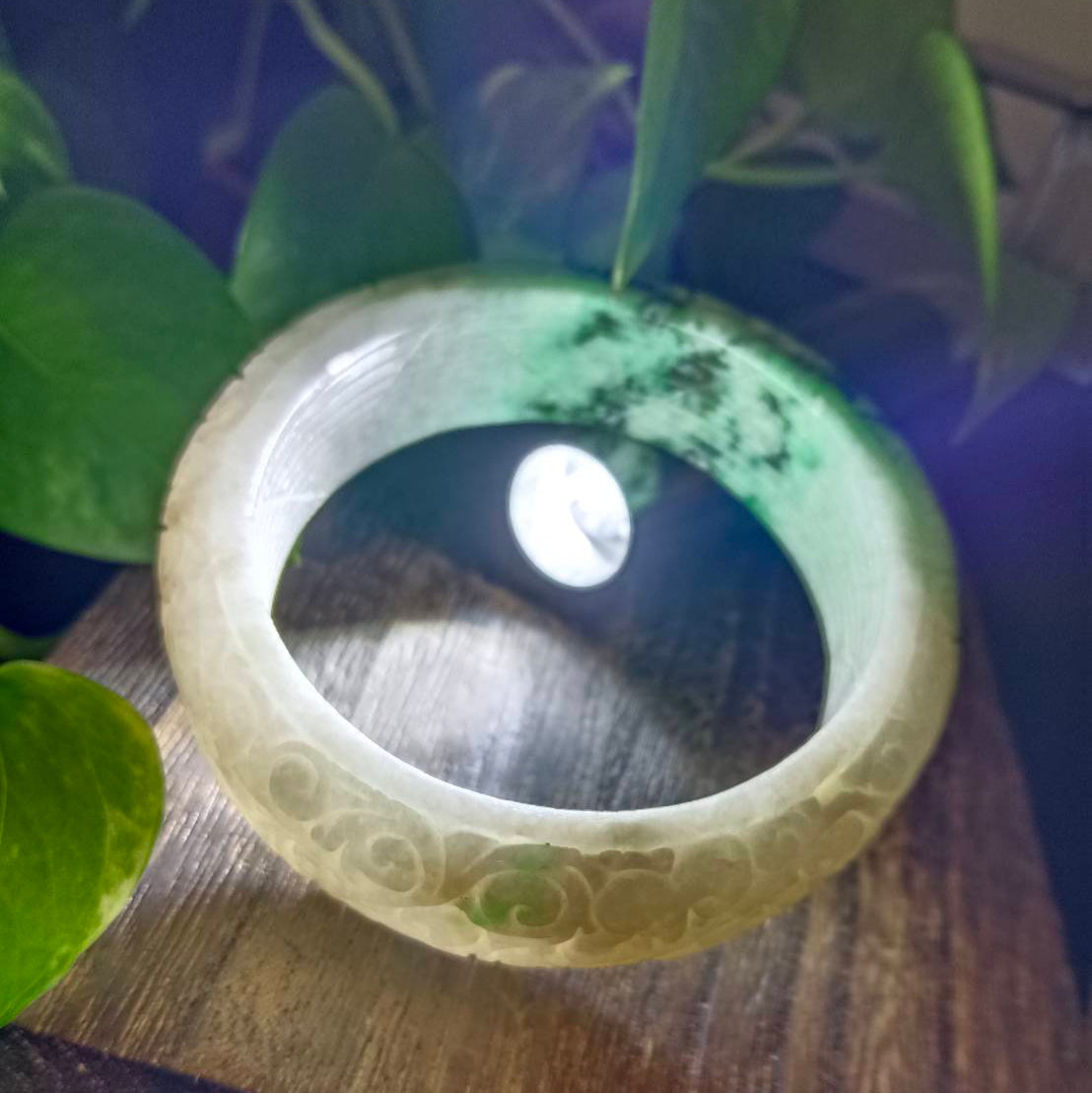 [Little Jade Pavilion] #1104 Green &amp; White Burmese Jadeite Carved Peace Bangle Bracelet