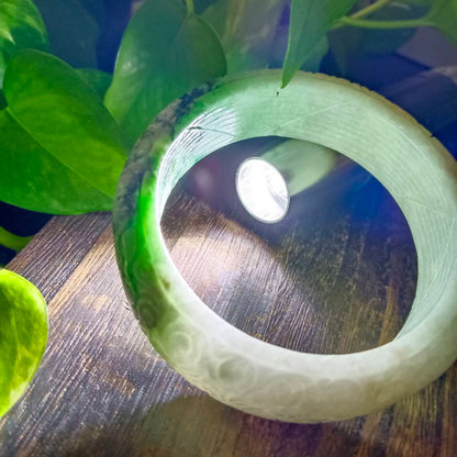 [Little Jade Pavilion] #1104 Green &amp; White Burmese Jadeite Carved Peace Bangle Bracelet