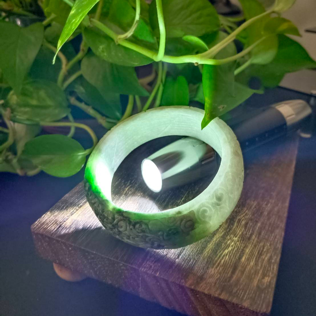 [Little Jade Pavilion] #1104 Green &amp; White Burmese Jadeite Carved Peace Bangle Bracelet