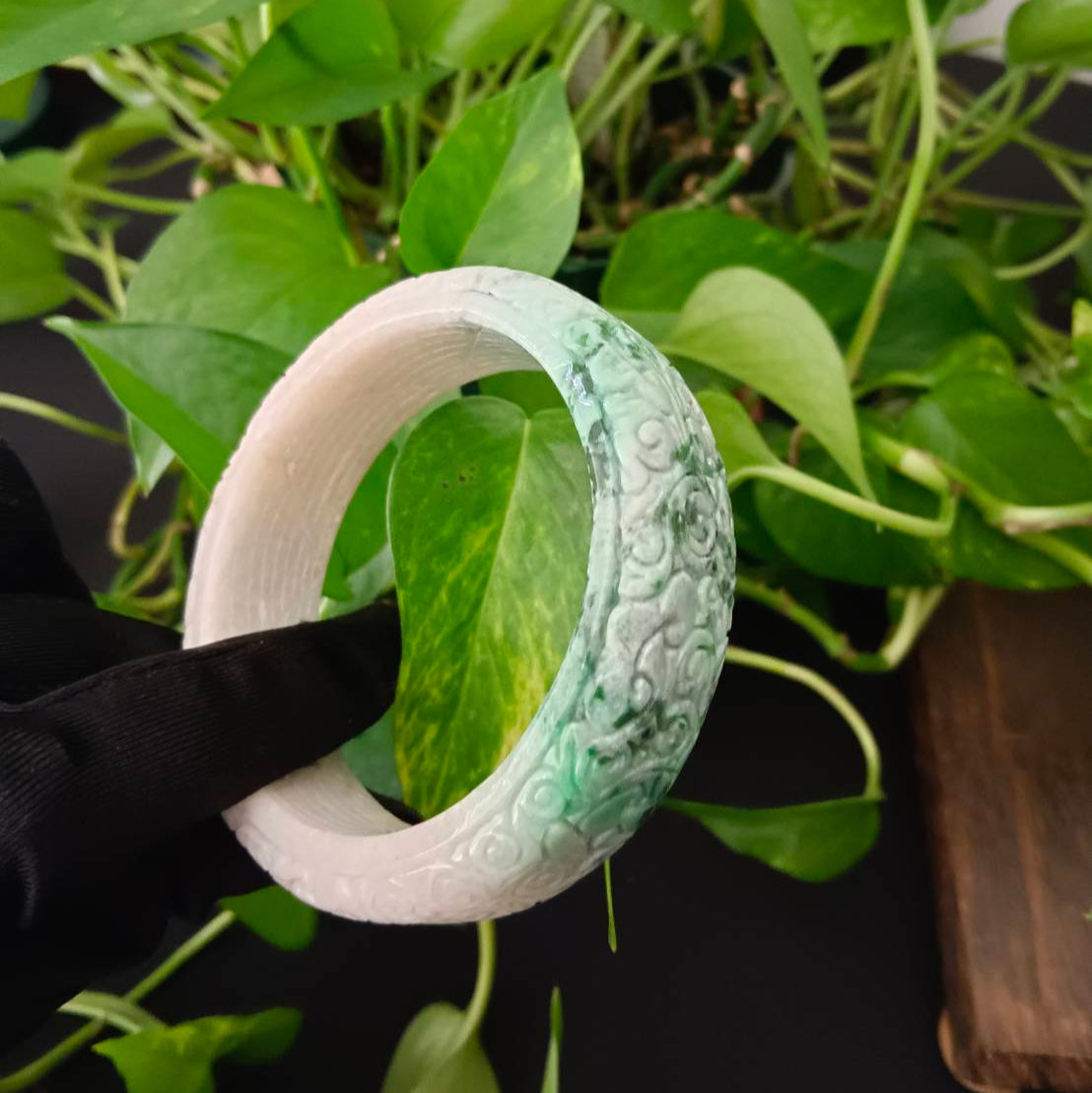 [Little Jade Pavilion] #1104 Green &amp; White Burmese Jadeite Carved Peace Bangle Bracelet