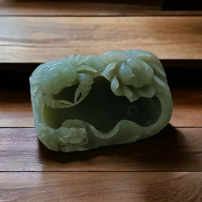 #650 AGL Certified Natural Green Nephrite Jade, Crab Brush Washer/Display
